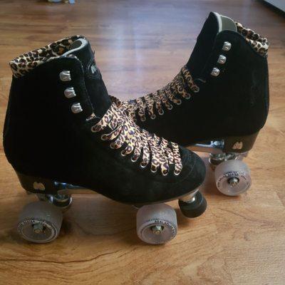 Moxi panther skates