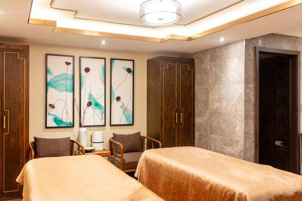 Couple Massage Room with Private Bathroom