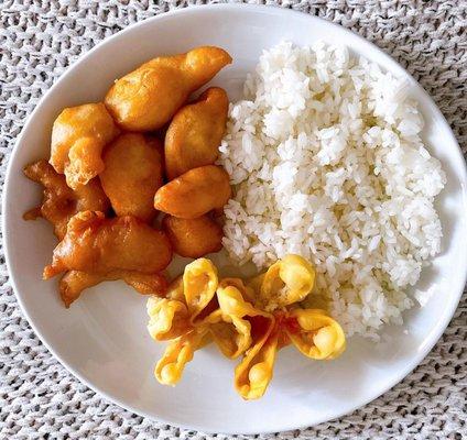 Sweet & sour chicken, white rice, and crab rangoons