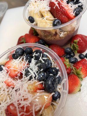 Bubbas Burgerz offers smoothies also açaí bowls