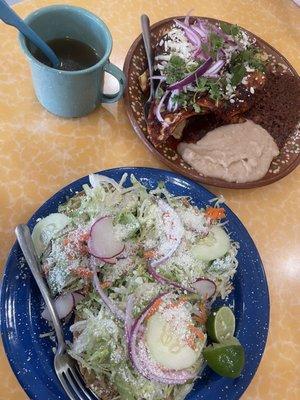 Chilaquiles, tostada, taco dorado y flautas.