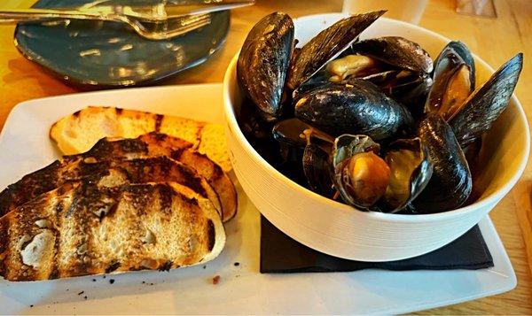 Sauteed Mussels: Great broth and love the grilled bread.