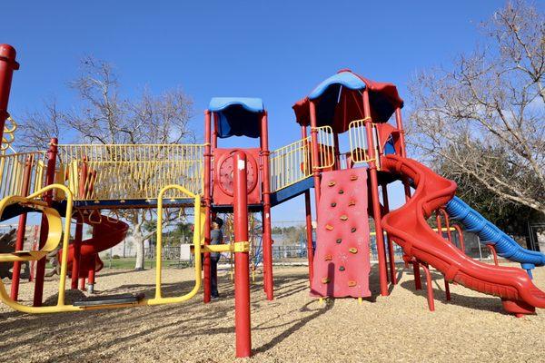 This play structure is HUGE!