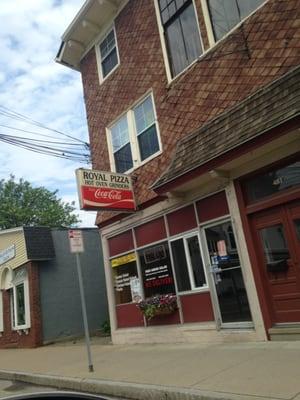 Royal Pizza Of Medfield -- 483 Main Street / Route 109, Medfield              Storefront & Sign