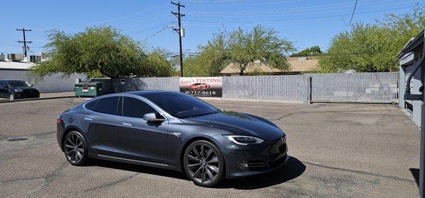 Tesla model S.