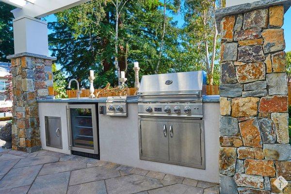 completed outdoor kitchen project.