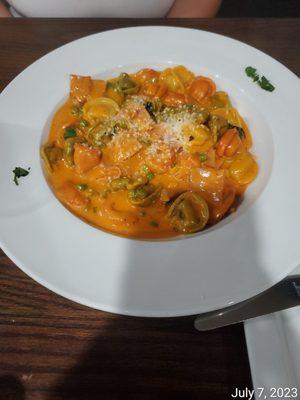 Tricolor tortellini