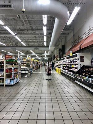 Hannaford Utica NY. Older store, fairly clean, not the best.