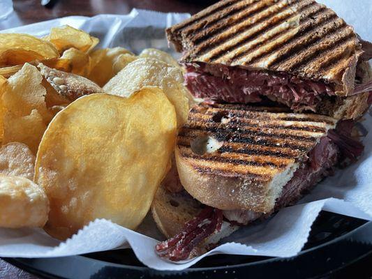 Corned beef on rye with homemade chips $14