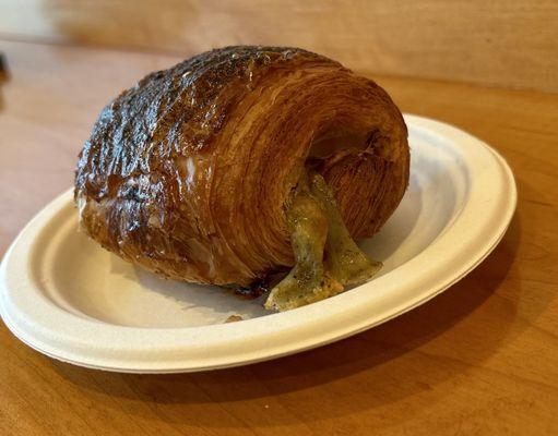 Zaatar Gruyère croissant