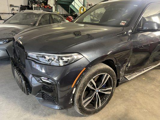 2023 BMWX7 side Damage