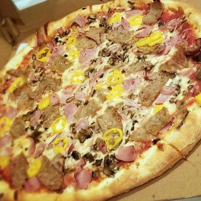 18" Large Pizza with Italian Sausage, Ham, Onions, Banana Peppers & Mushrooms