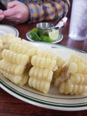 Chocolo con queso: big corn w white cheese