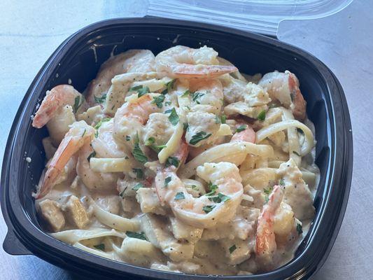 Chicken and shrimp creamy alfredo