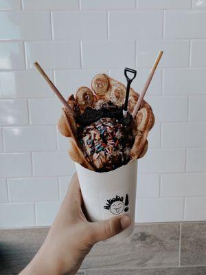 Oreo ice cream with bubble waffle