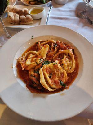 Tortelloni al Pomodoro