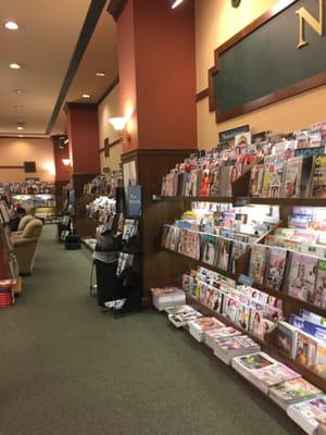 Framingham Barnes & Noble -- Shoppers World : 1 Worcester Road / Route 9, Framingham             Interior