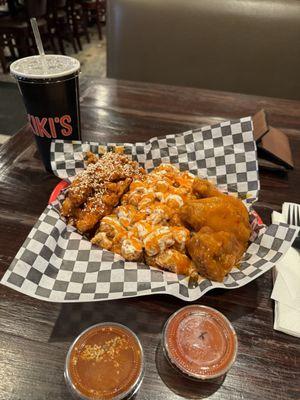 Mixed combo 3 mango habanero wings 3 Kiki's sauce tenders + Kiki's Kikis Tots (No Chicken)