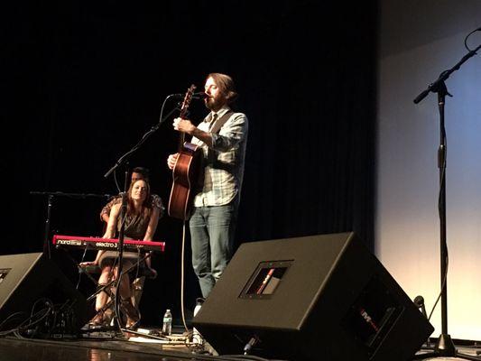 Glen Philips performing with Amber Rubarth and Jonathan Kingham