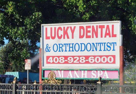 Lucky Dental