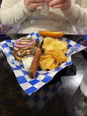 The mushroom Swiss burger "Set Hut"