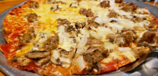 Sausage mushrooom and onion pizza