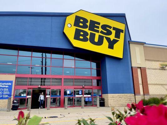 Entrance to Best Buy