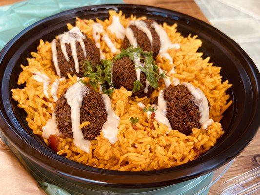 Rice bowl with falafel