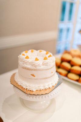 Vegan mango cream cake