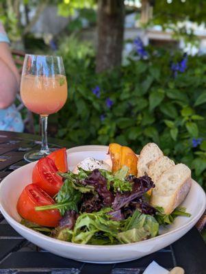 Burratta and peach salad