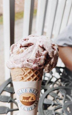 | BLACKBERRY COBBLER ICE CREAM |