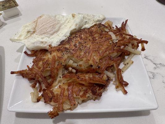 Hash browns. The egg didn't come with it: it's from my wife's 3 egg skillet