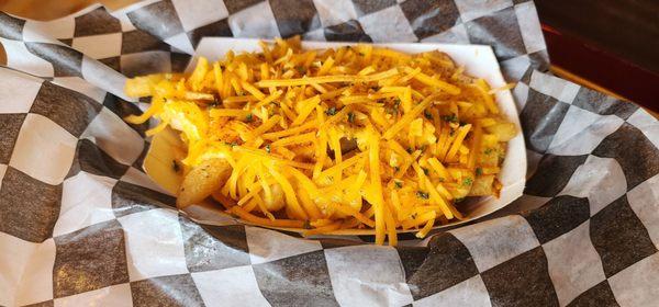 Cheesie crab fries.