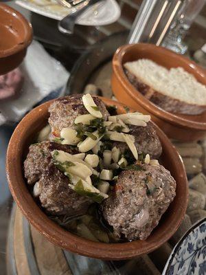 Meatballs with almonds