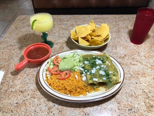 Chips & Salsa, Frozen Margarita, Chicken Enchiladas Verde that came out less than five minutes after placing an order. They're fast!