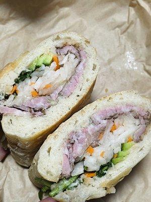 Tri tip steak banh mi