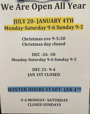 Mauro Farm & Bakery hours all year