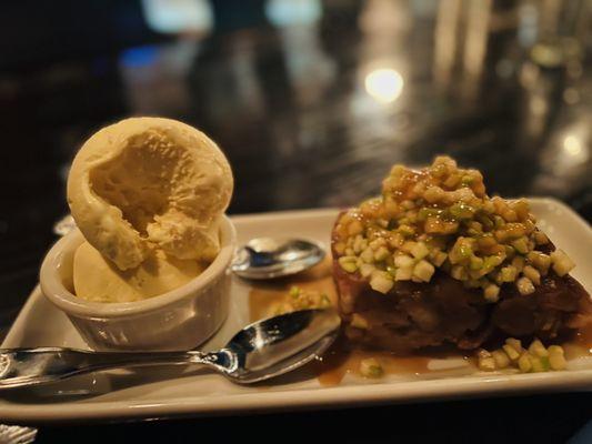 The delicious bread pudding with ice cream