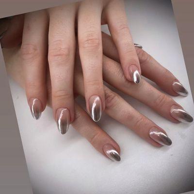 Apres gel X/S almond with silver chrome ombre.