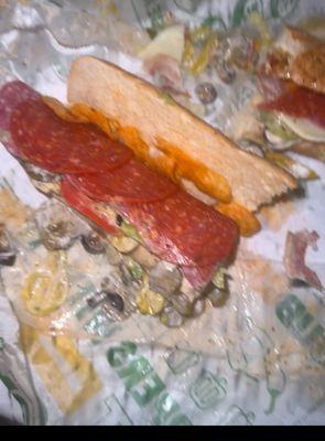 Subway US1 Sebastian. Supposed to be Hot Italian. One tomatoe on the entire sub and that tiny 2 cm piece of bacon, missing ham