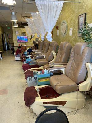 6 Pedicure chairs