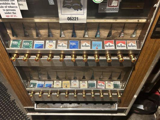 A original vintage cigarette dispenser and is dispenses!