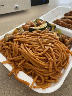 Lo House Chow Mein Mushroom chicken