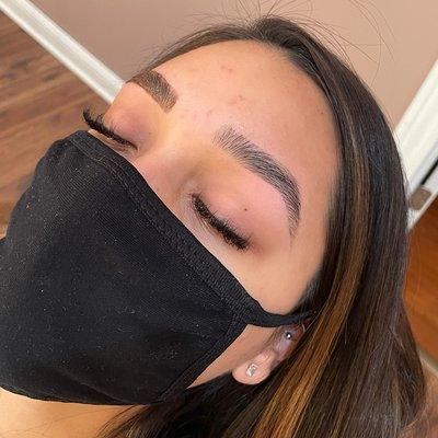 Brow thread and tint.