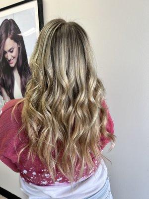 Weft hair extensions 
Baby lights 
Balayage