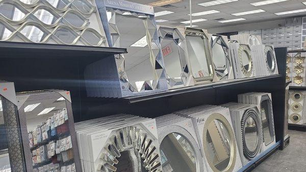 Wide range of mirrors for your walls