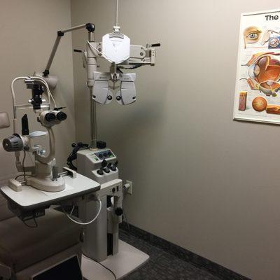 Comprehensive examination room with automatic phoropter