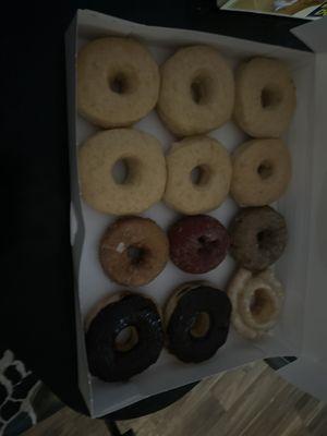 This donut show was great service and great tasting I will definitely buy again.