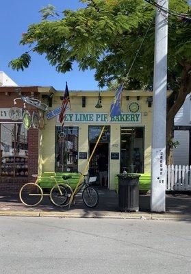 Front of the key lime pie bakery