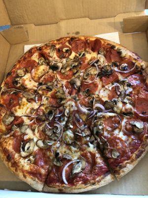 Large Pepperoni, Mushroom, Red Onion